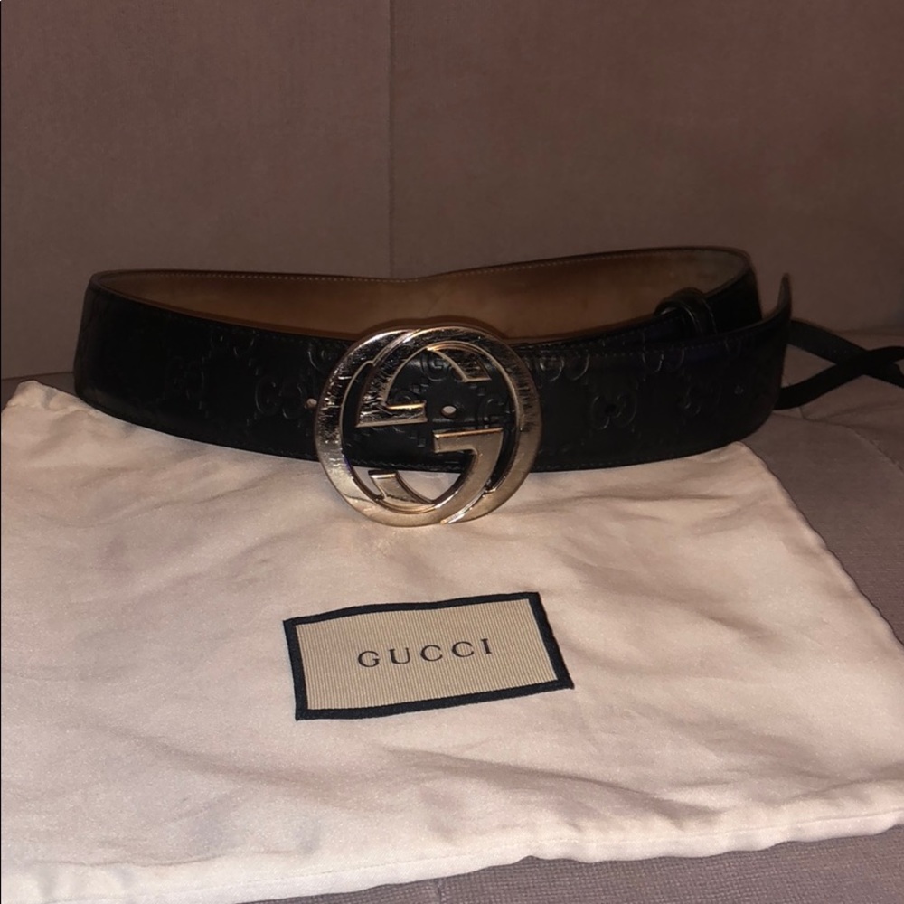 Black Gucci belt